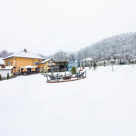 Valea Magurii Pensión Novaci-Străini